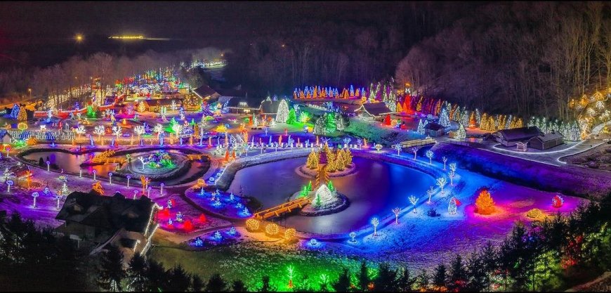 Zlatko Salaj Transforms Croatian Home into Dazzling Christmas Wonderland